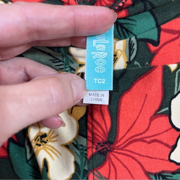 LuLaRoe M (10-18) Lindsay with TC2 Christmas leggings - Picture 9 of 14